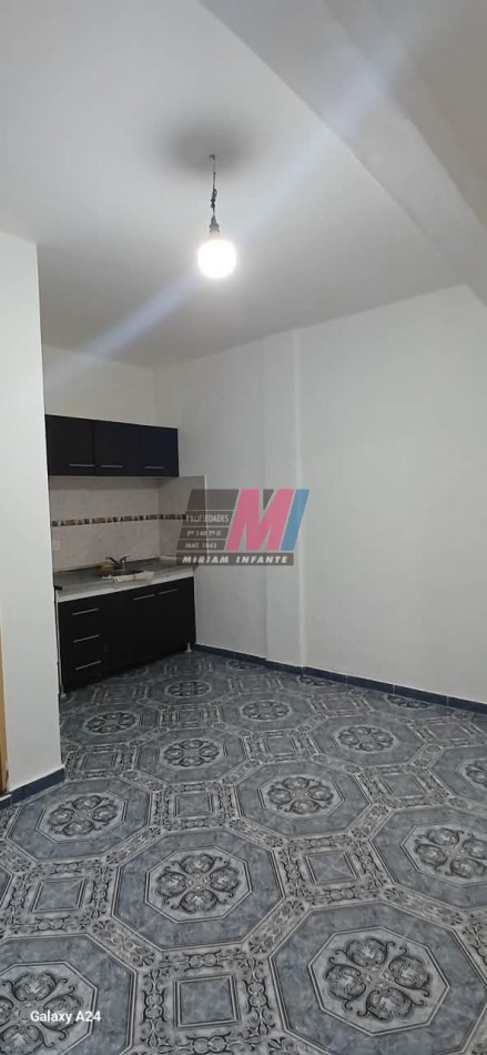 Departamento de 2 ambientes en alquiler en Solano