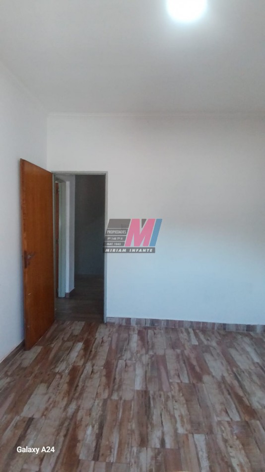 Departamento de 3 ambientes en alquiler en Solano