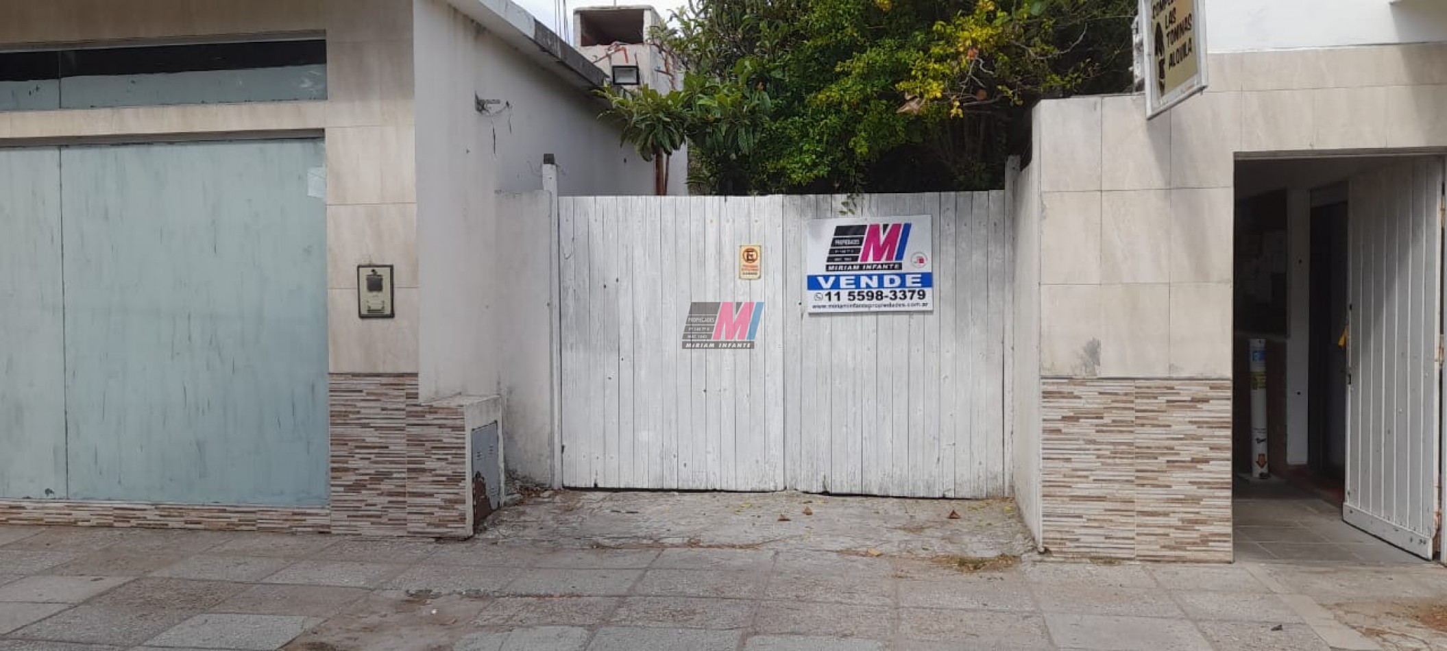 VENTA DE HOTEL O CONDOMINIO EN LAS TONINAS GRAN OPORTUNIDAD 18 monoamb. amoblados 3 locales a 1 cuadra del mar.