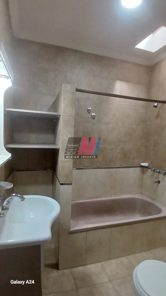 Departamento de 3 ambientes en alquiler en Solano