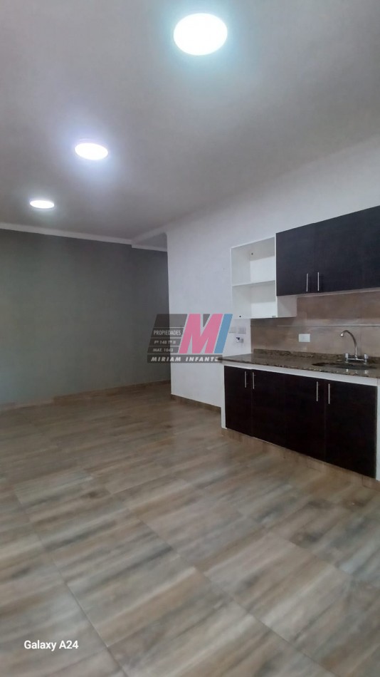 Departamento de 3 ambientes en alquiler en Solano