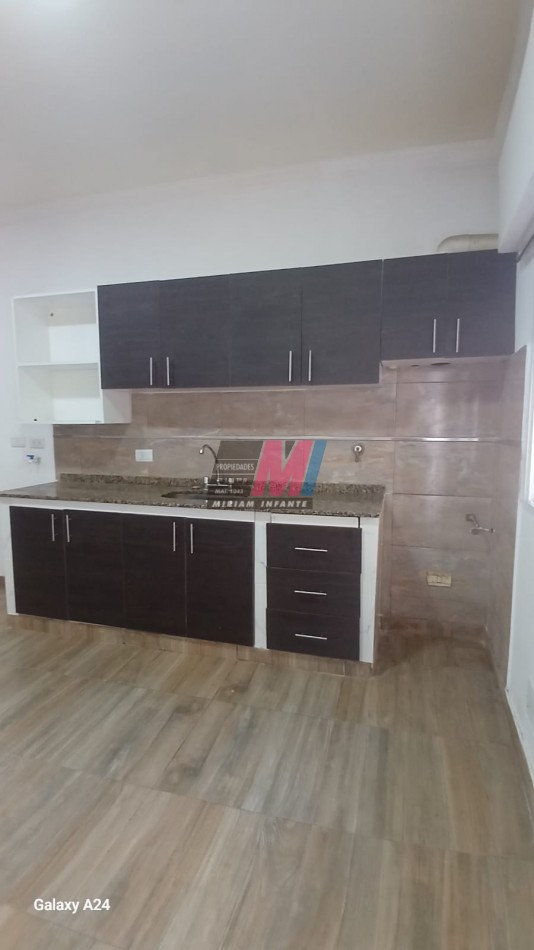 Departamento de 3 ambientes en alquiler en Solano