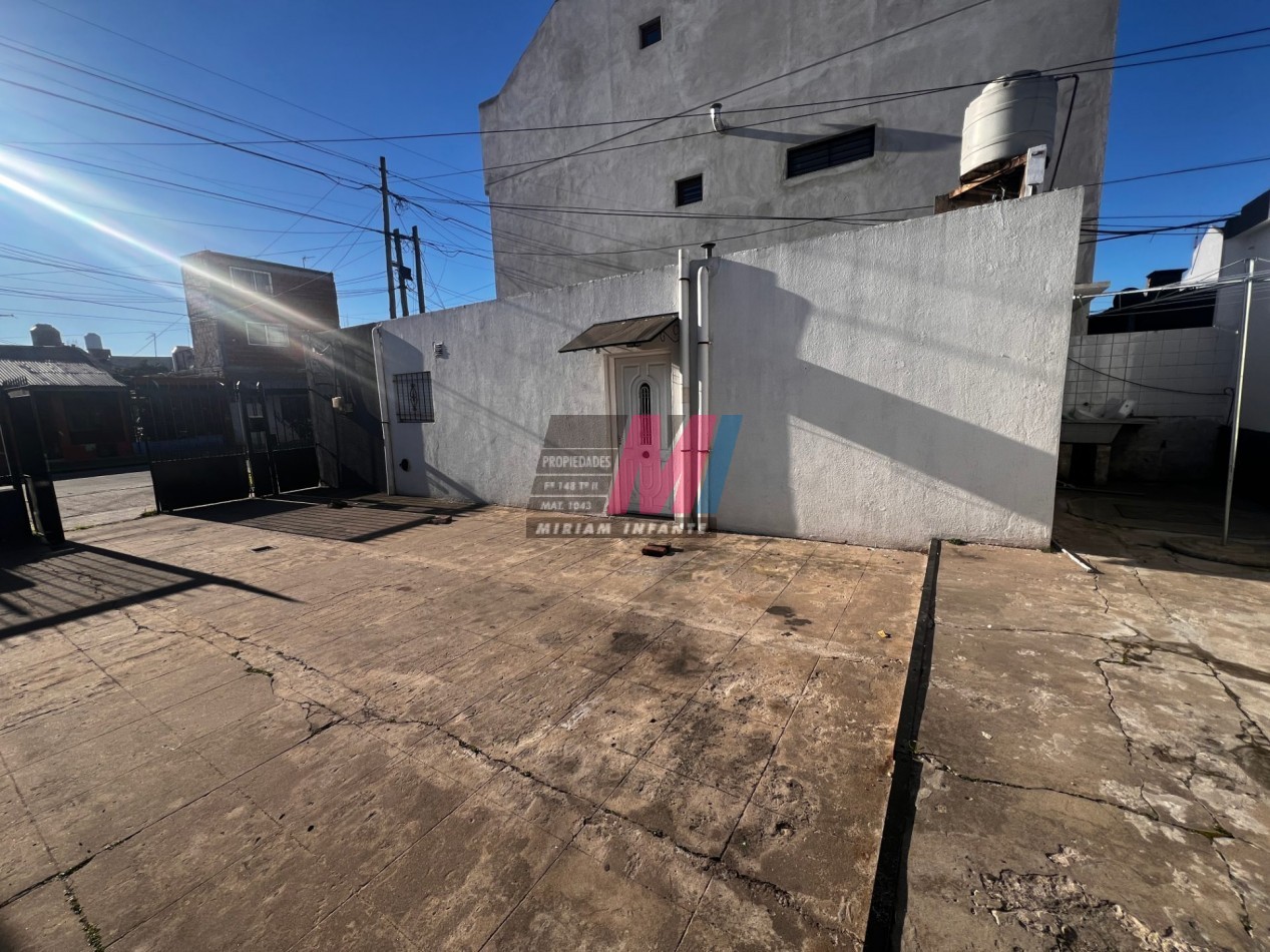 Casa + departamento en venta en Solano