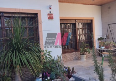 Casa 5 ambientes con pileta en venta en Quilmes